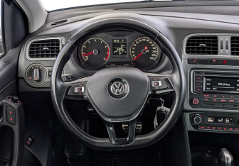 Подержанный автомобиль Volkswagen Polo Sedan 2016 года (22 фото)
