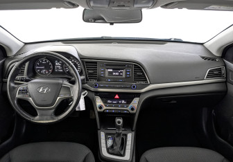 Подержанный автомобиль Hyundai Elantra Sedan 2017 года (14 фото)