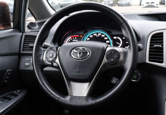 Подержанный автомобиль Toyota Venza 2014 года (15 фото)