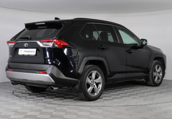 Подержанный автомобиль Toyota RAV4 2021 года (5 фото)
