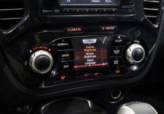 Подержанный автомобиль Nissan Juke 2011 года (10 фото)