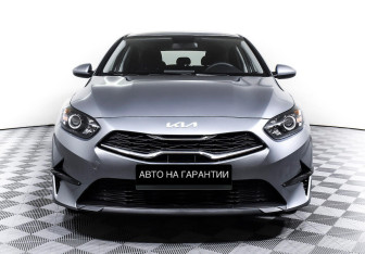 Подержанный автомобиль Kia Ceed Hatchback 2022 года (2 фото)