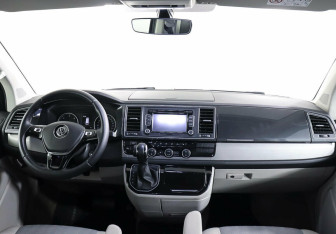 Подержанный автомобиль Volkswagen Multivan 2015 года (11 фото)
