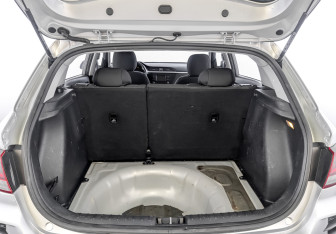 Подержанный автомобиль Kia Rio Hatchback 2021 года (9 фото)