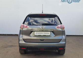 Подержанный автомобиль Nissan X-Trail 2015 года (6 фото)