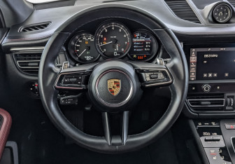 Подержанный автомобиль Porsche Macan 2022 года (22 фото)