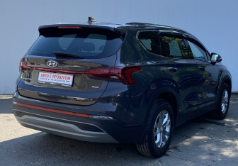 Подержанный автомобиль Hyundai Santa Fe 2022 года (5 фото)
