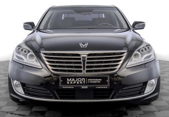Подержанный автомобиль Hyundai Equus 2015 года (2 фото)