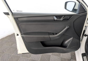 Подержанный автомобиль Skoda Rapid Liftback 2018 года (19 фото)