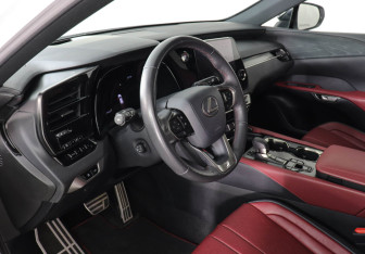 Подержанный автомобиль Lexus RX 2022 года (9 фото)