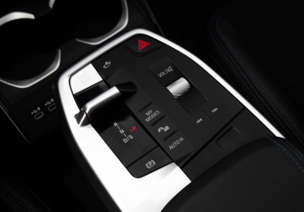 Подержанный автомобиль BMW X1 2024 года (21 фото)
