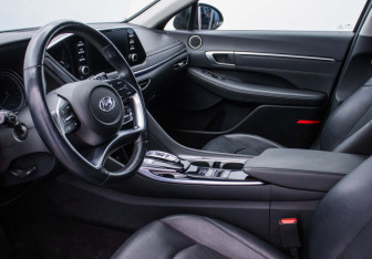 Подержанный автомобиль Hyundai Sonata 2021 года (9 фото)