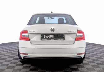 Подержанный автомобиль Skoda Octavia Liftback 2018 года (6 фото)
