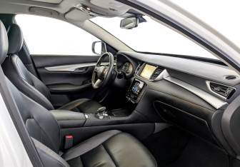 Подержанный автомобиль Infiniti QX50 2018 года (11 фото)