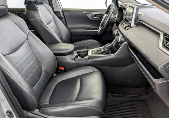 Подержанный автомобиль Toyota RAV4 2021 года (24 фото)