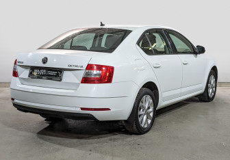 Подержанный автомобиль Skoda Octavia Liftback 2019 года (5 фото)