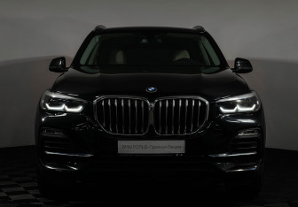 Подержанный автомобиль BMW X5 2020 года (22 фото)