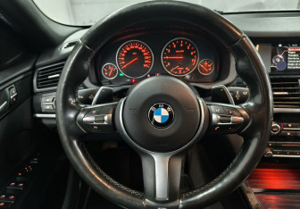 Подержанный автомобиль BMW X4 2016 года (12 фото)
