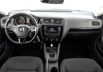 Подержанный автомобиль Volkswagen Jetta Sedan 2018 года (14 фото)