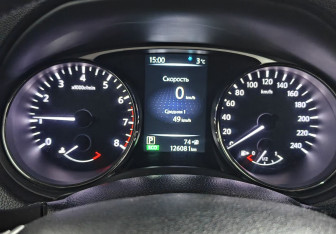 Подержанный автомобиль Nissan X-Trail 2015 года (13 фото)