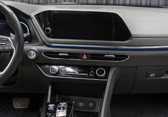 Подержанный автомобиль Hyundai Sonata 2022 года (15 фото)