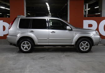 Подержанный автомобиль Nissan X-Trail 2005 года (4 фото)