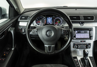 Подержанный автомобиль Volkswagen Passat Sedan 2011 года (10 фото)