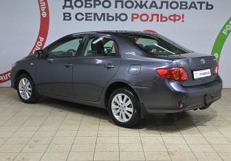 Подержанный автомобиль Toyota Corolla Sedan 2008 года (6 фото)