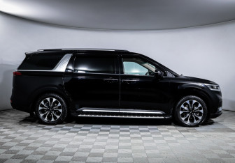 Подержанный автомобиль Kia Carnival 2020 года (4 фото)