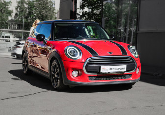 Подержанный автомобиль MINI Hatch 2019 года (3 фото)