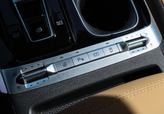 Подержанный автомобиль Kia Carnival 2021 года (25 фото)