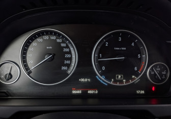 Подержанный автомобиль BMW X5 2017 года (16 фото)