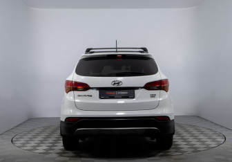 Подержанный автомобиль Hyundai Santa Fe 2014 года (6 фото)