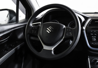 Подержанный автомобиль Suzuki SX4 Hatchback 2019 года (12 фото)