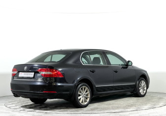 Подержанный автомобиль Skoda Superb Liftback 2013 года (5 фото)
