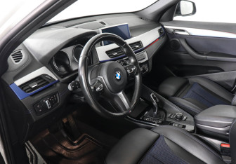 Подержанный автомобиль BMW X1 2021 года (12 фото)
