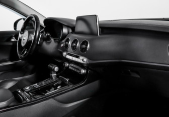 Подержанный автомобиль Kia Stinger 2020 года (9 фото)