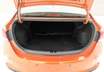 Подержанный автомобиль Hyundai Solaris Sedan 2021 года (10 фото)