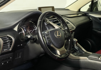 Подержанный автомобиль Lexus NX 2018 года (13 фото)
