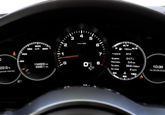 Подержанный автомобиль Porsche Cayenne 2020 года (16 фото)