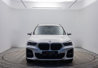 Подержанный автомобиль BMW X1 2021 года (2 фото)