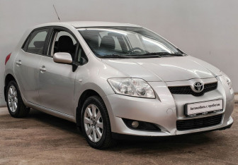 Подержанный автомобиль Toyota Auris Hatchback 2008 года (3 фото)