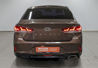 Подержанный автомобиль Hyundai Sonata 2019 года (6 фото)