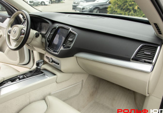 Подержанный автомобиль Volvo XC90 2019 года (7 фото)
