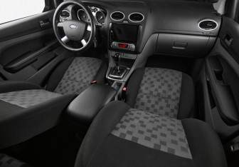 Подержанный автомобиль Ford Focus Hatchback 2009 года (16 фото)