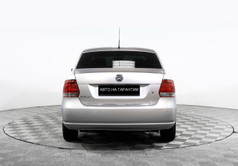 Подержанный автомобиль Volkswagen Polo Sedan 2012 года (4 фото)