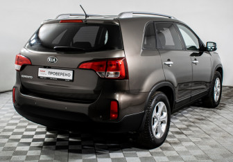 Подержанный автомобиль Kia Sorento 2014 года (5 фото)