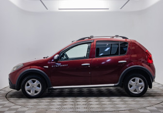 Подержанный автомобиль Renault Sandero 2012 года (2 фото)
