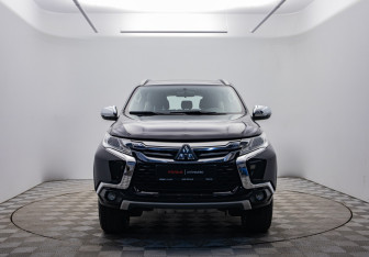 Подержанный автомобиль Mitsubishi Pajero Sport 2019 года (2 фото)