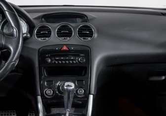 Подержанный автомобиль Peugeot 308 Hatchback 2011 года (13 фото)